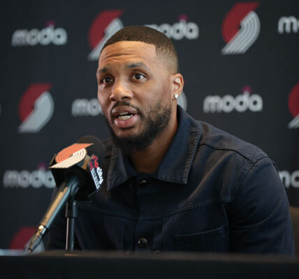 Деміан Ліллард на пресконференції Портленд Трейл Блейзерс у Moda Center, липень 2025