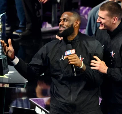 Леброн Джеймс і Нікола Йокіч на NBA All-Star Game 2023