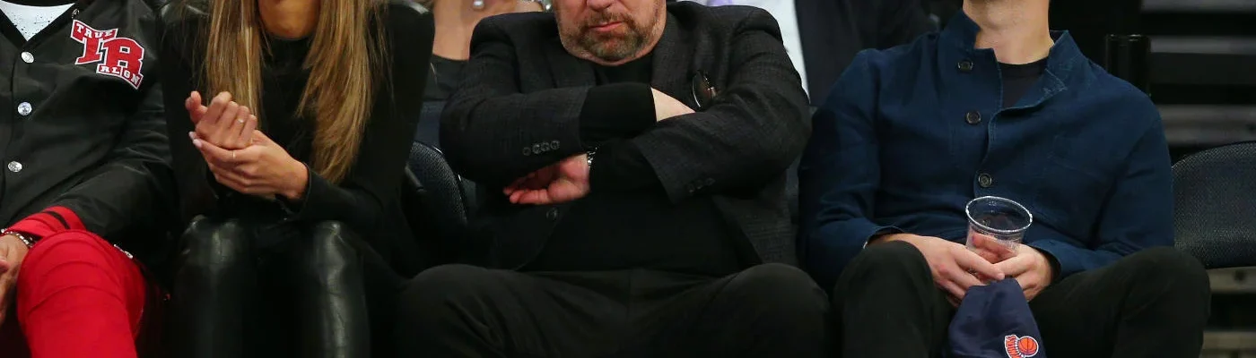 Власник Нью-Йорк Нікс Джеймс Долан на трибунах Madison Square Garden