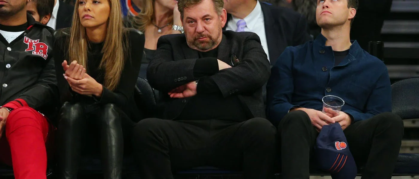 Власник Нью-Йорк Нікс Джеймс Долан на трибунах Madison Square Garden