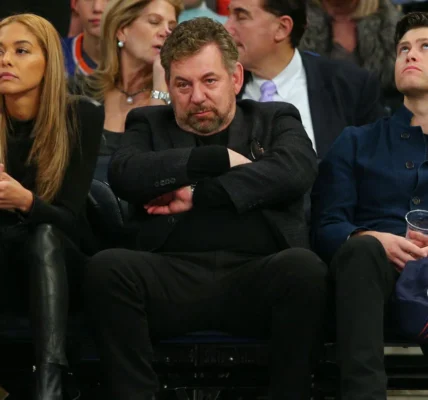Власник Нью-Йорк Нікс Джеймс Долан на трибунах Madison Square Garden