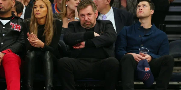 Власник Нью-Йорк Нікс Джеймс Долан на трибунах Madison Square Garden