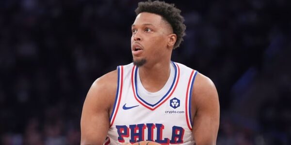 Кайл Лаурі у формі Філадельфії Севенті Сіксерс під час матчу