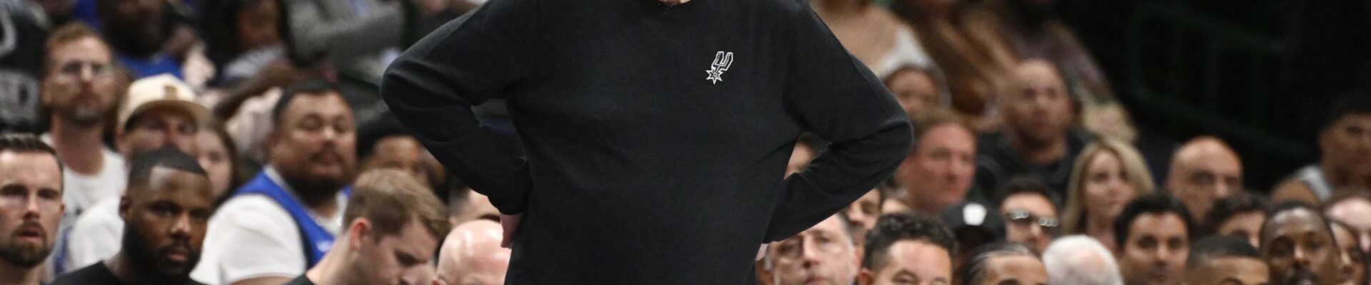 Головний тренер Сан-Антоніо Сперс Грегг Попович під час матчу попереднього сезону. Через рік він завершив тренерську кар’єру, залишившись президентом клубу.