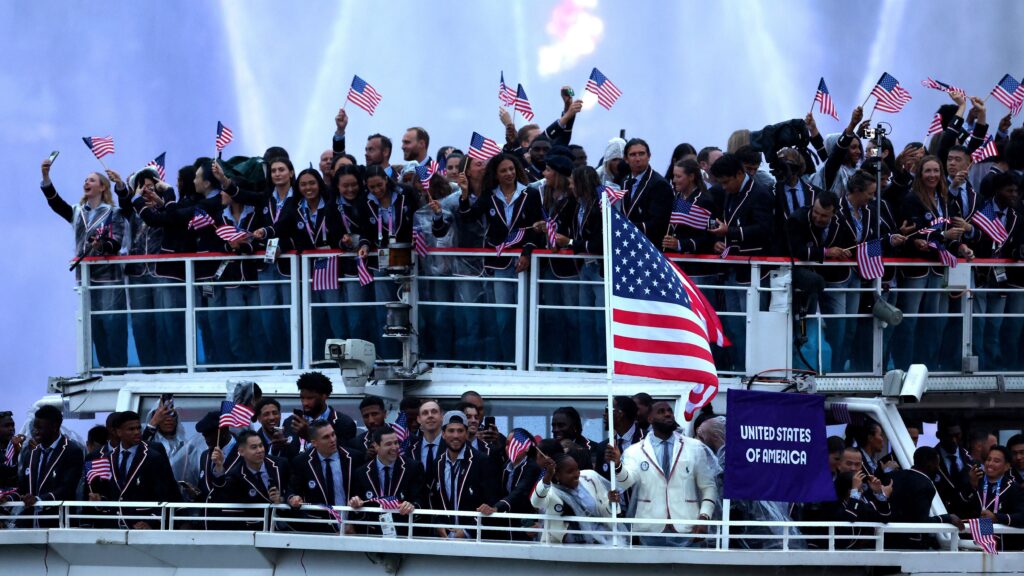 Збірна США під час церемонії відкриття Олімпійських ігор-2024 у Парижі.