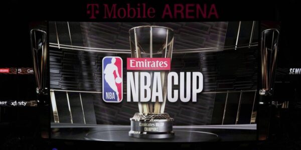 Логотип Кубка НБА на відеобордi арени T-Mobile Arena у Лас-Вегасі.