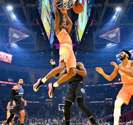 Еван Моблі під час матчу Клівленд Кавалєрс проти Орландо Меджик.
