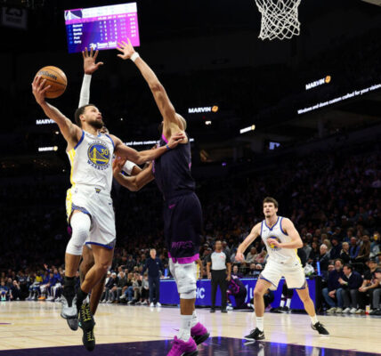 Стефен Каррі під час гри Голден Стейт Ворріорз на тлі боротьби команди за позиції напередодні дедлайну обмінів.
