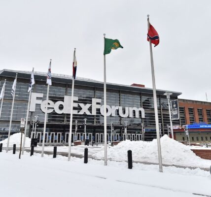 FedExForum у Мемфісі. Через зимовий шторм НБА перенесла запланований матч Денвер Наггетс — Мемфіс Гріззліз.
