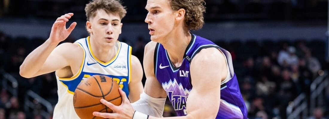 Лаурі Маркканен під час матчу Юта Джаз — команда була оштрафована НБА на 500 тисяч доларів за порушення політики участі гравців.