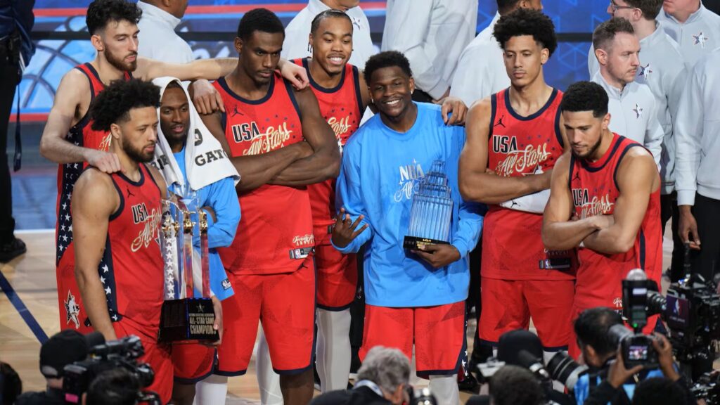 Гравці USA Stars після перемоги над USA Stripes у Матчі всіх зірок НБА, 15 лютого 2026 року, Інглвуд, Каліфорнія.