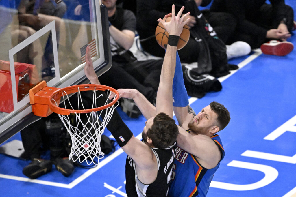 Люк Корнет став героєм Game 7: вирішальний блок-шот вивів Сан-Антоніо Сперс у наступний раунд плей-оф НБА